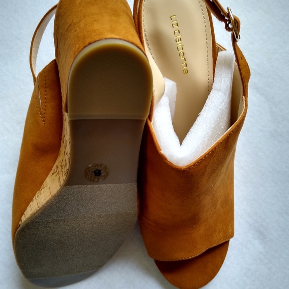 Liz Claiborne Tan Wedges - NWOT - Picture 2 of 4